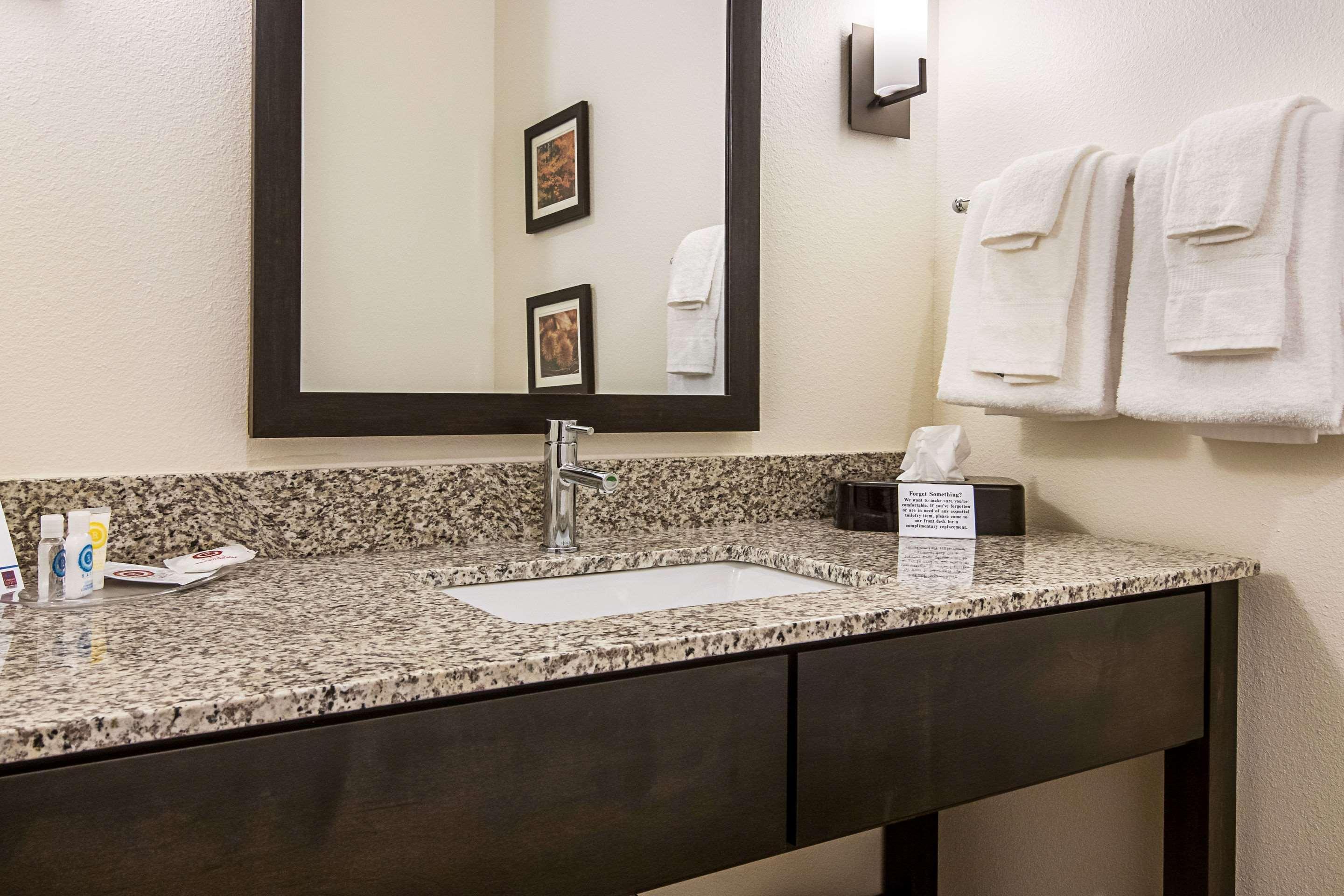 Comfort Suites Wooster Near University Campus מראה חיצוני תמונה